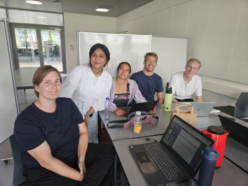 Students sitting around a table at SDU.